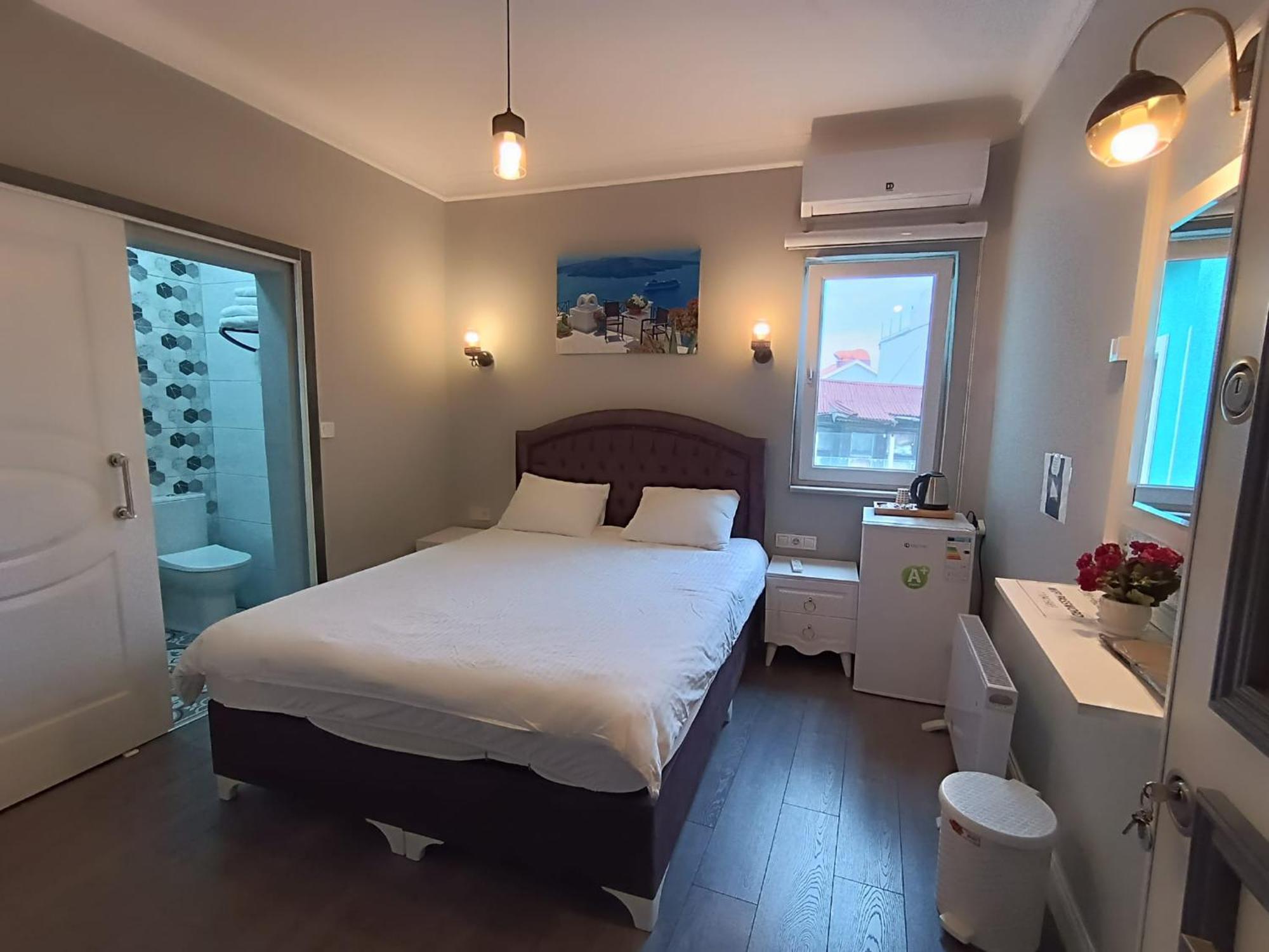 Little Palace Blue Apartment — Photos 1
